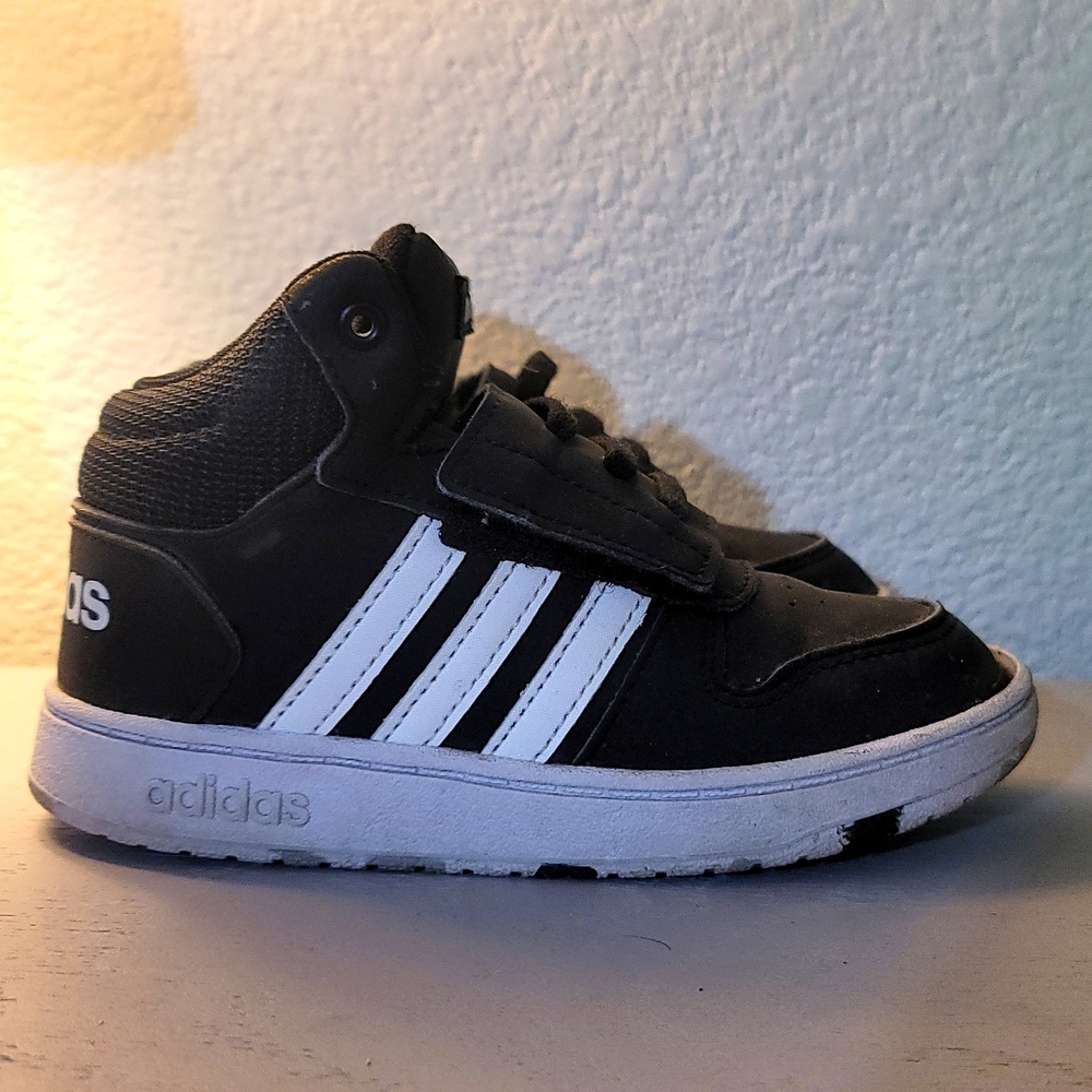 10k Adidas black and white velcro